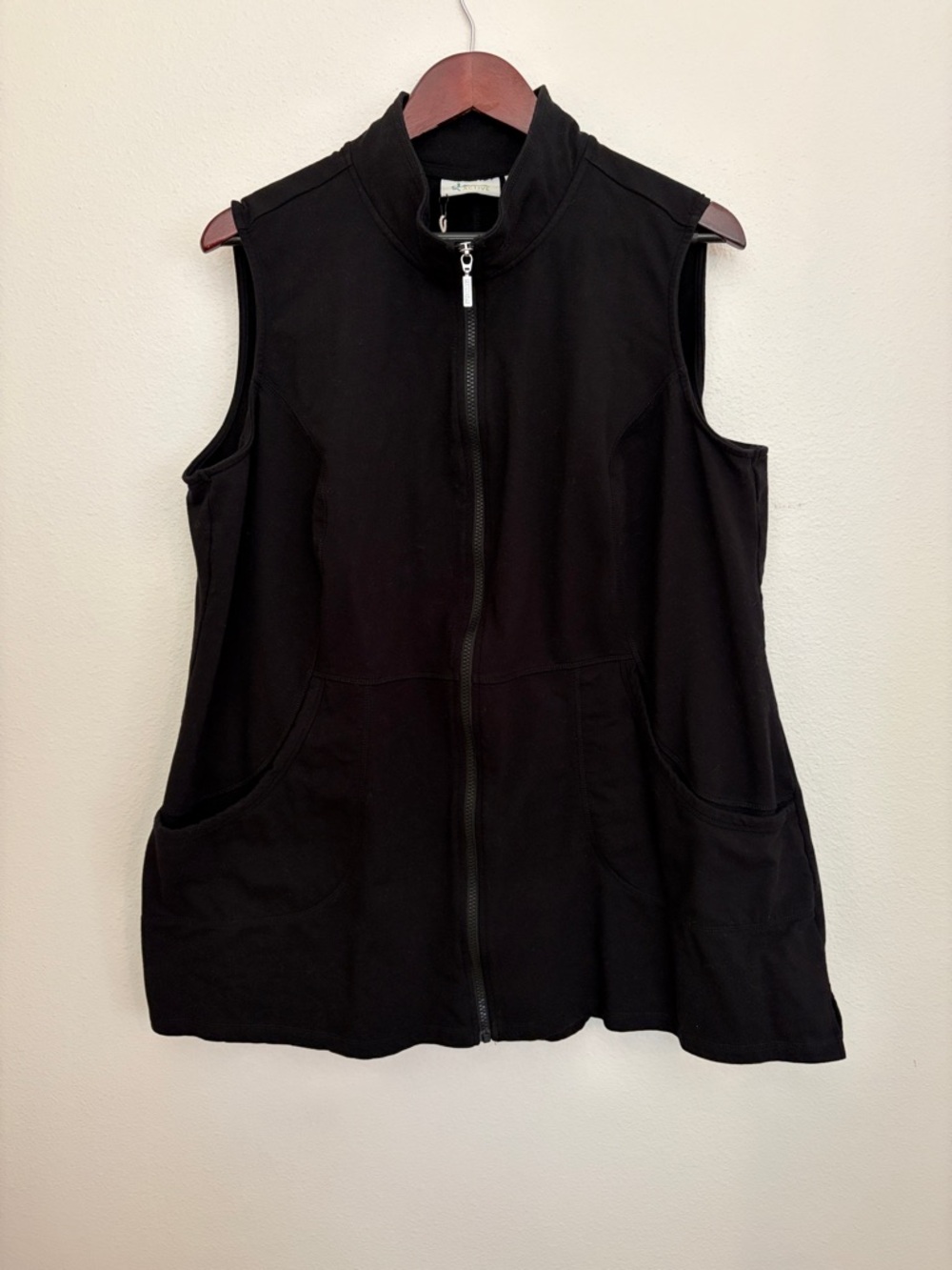 D&Co Active Black Sleeveless Zip-Front Vest